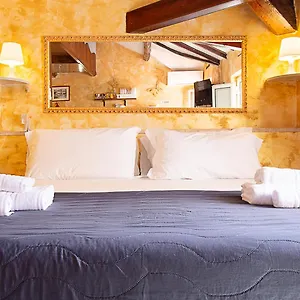 https://roma-vatican-house-gold-loft.it-romehotels.com